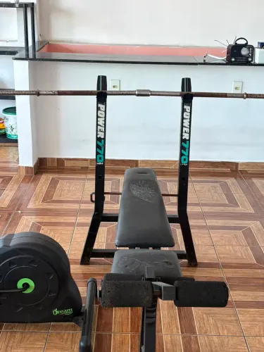 Equipamentos de academia diversos 