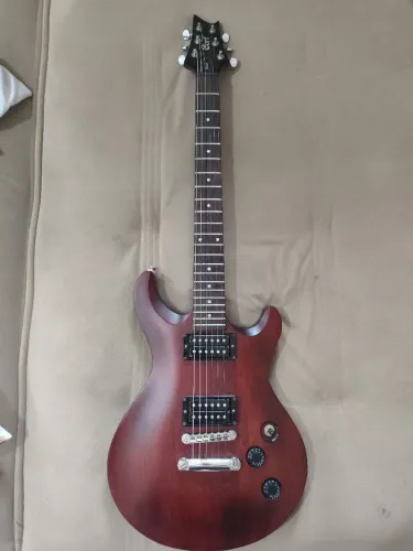 Guitarras Cort e Memphis e violão Giannini