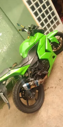 Ninja 250 com frente der hornet