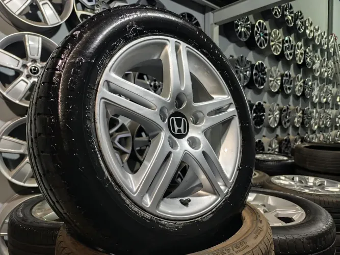Rodas R16" Honda Civic EXS+ Pneus 205/55 R16"- Aceito Cartão 