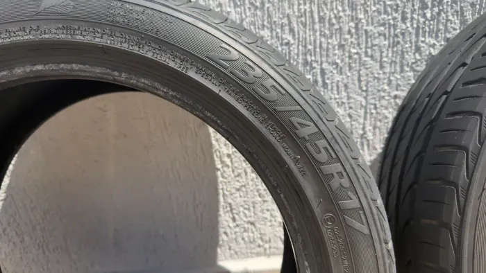 Pneu?s Delinte 235/45 R17