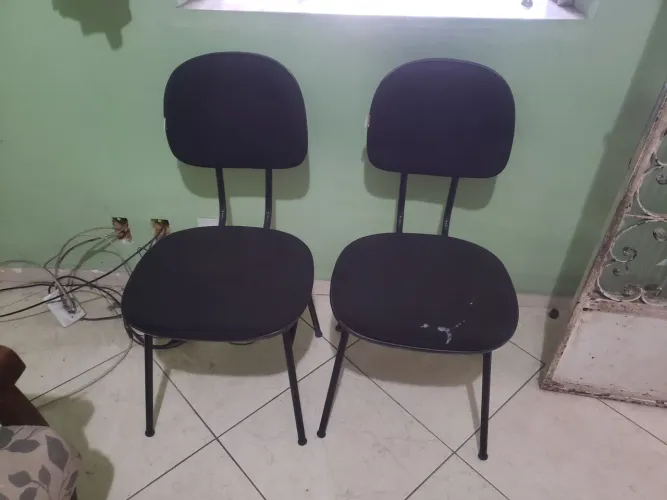 Três Cadeiras de escritório