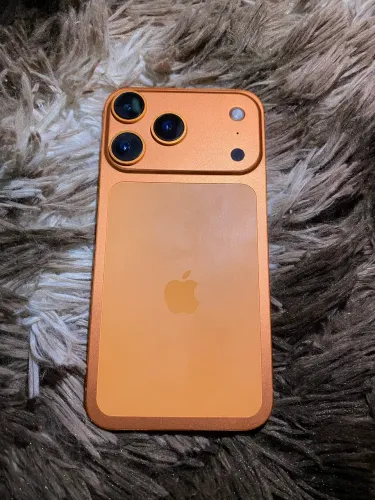 Iphone XR na carcaça do 17