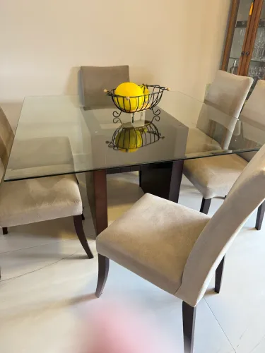 Mesa jantar com 6 cadeiras estofadas
