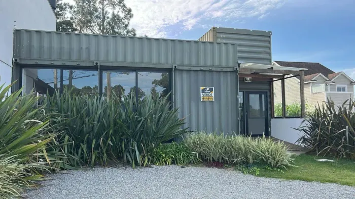 Prédio à venda, Las Acácias, Pelotas, RS. 161 m², 6 salas, 3 banheiros, 2 vagas, cozinha, 