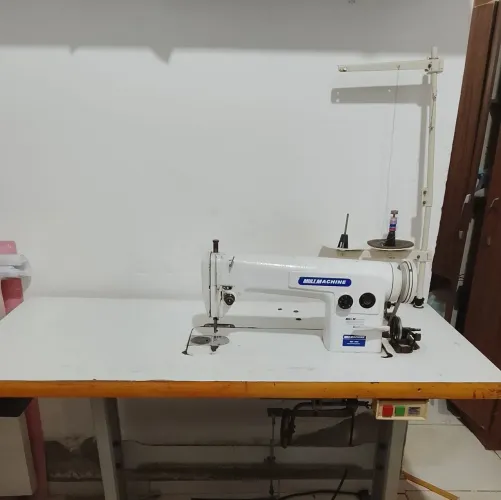 Máquina industrial bem conservada motor silencioso mas é dos normais