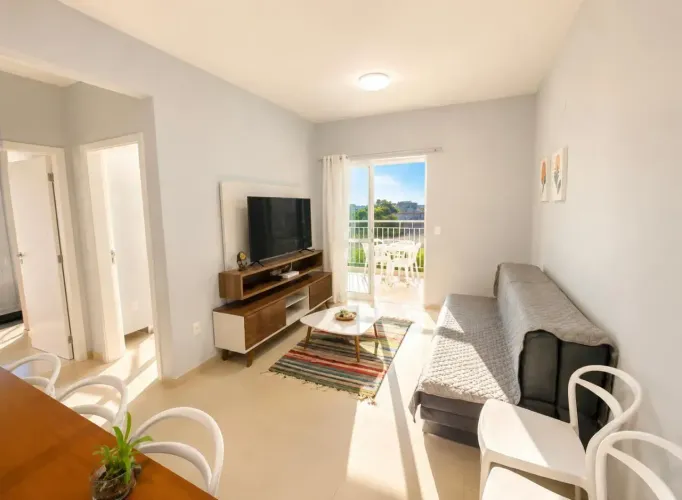 Locação ANUAL. Apto garden, 2 suítes, mobiliado, 300m da praia. Canasvieiras
