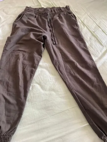Vestido, calça social verde militar e blusa de frio por apenas 25,00.