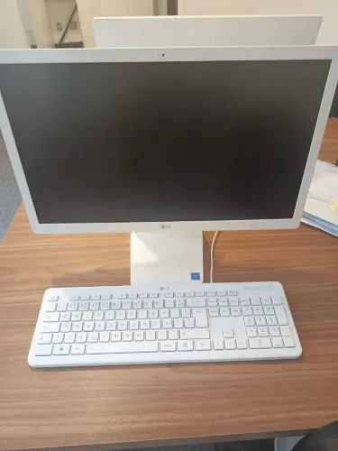 ? LG All in One Branco - 8GB RAM - Intel Celeron - R$ 1.000