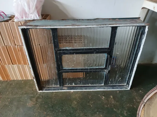 Vendo uma janela 80×58