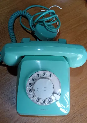 Antigo telefone de disco da marca Siemens