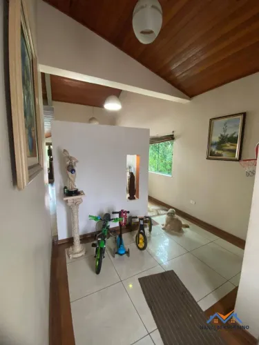 oportunidade linda casa a venda em condominio fechado de Arujá, confira!