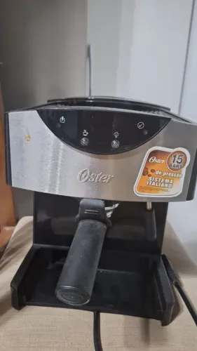 Cafeteira Oster com defeito.