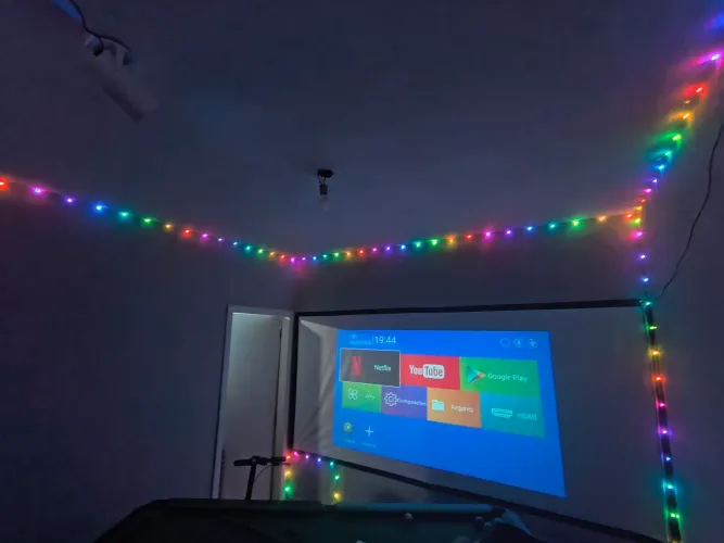 Vendo projetor com A tela de cinema
