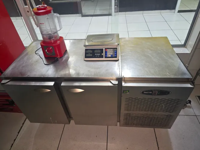 BALCÃO REFRIGERADO IMPECÁVEL !!