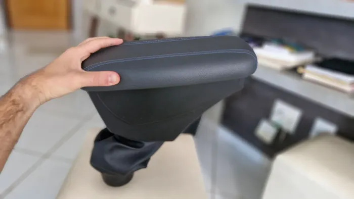 Apoio de Braço Premium com Porta Objetos l Para VW UP - Estado de Novo