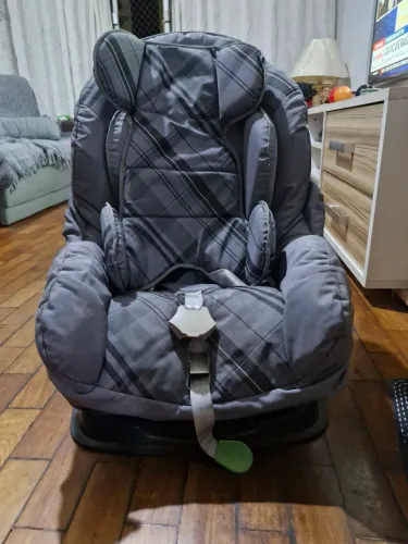Cadeira para bebê de carro conservada até 25kg