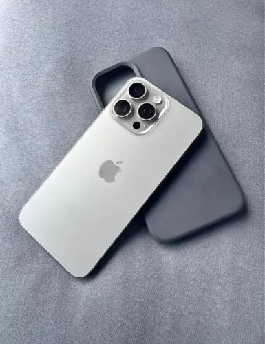 Torrando Iphone 15 pro max | 87% de bateria | impecável| 