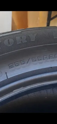Pneus Good Year 255/55 R20 110V em ótimo estado (Mais de meia vida)