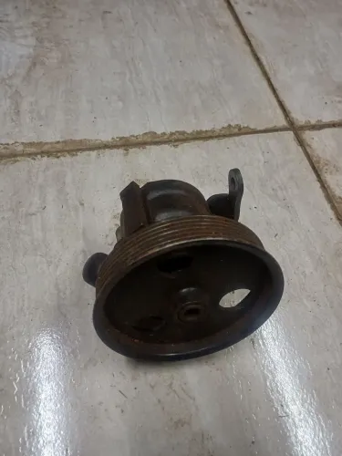 Vendo bomba de óleo com polia