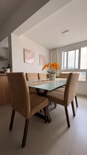 Mesa de Jantar 2m com 6 cadeiras estofadas + Tampo de Vidro