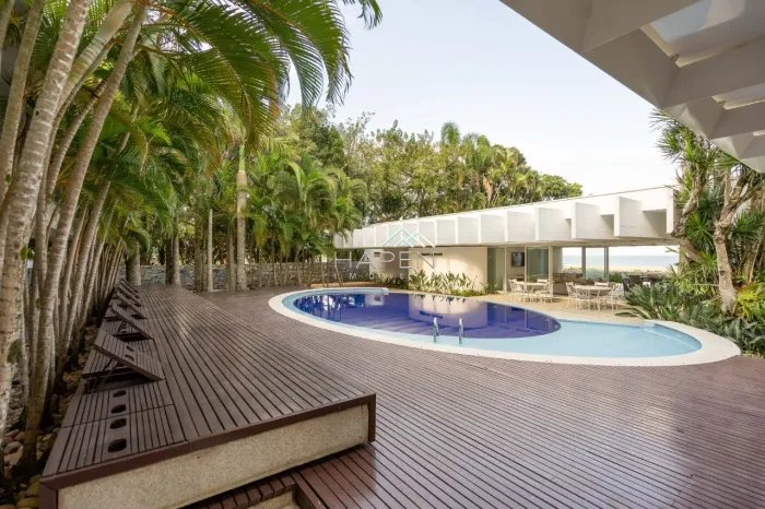 Casa de Praia Exclusiva à Venda em Caiobá