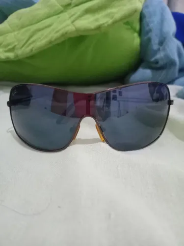 Vendo óculos de sol Ray Ban original na caixa vir retirar em morada 100