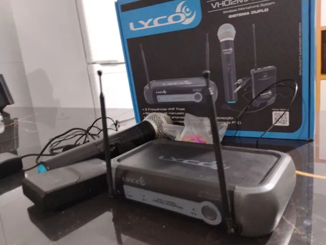 Microfone Lyco Novo (acompanha microfone headset e microfone de lapela)