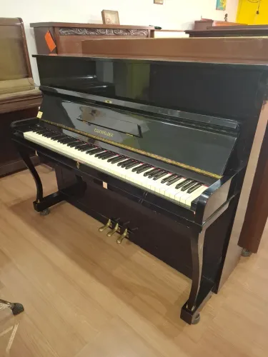 Piano Essenfelder modelo 110-E Laqueado Preto