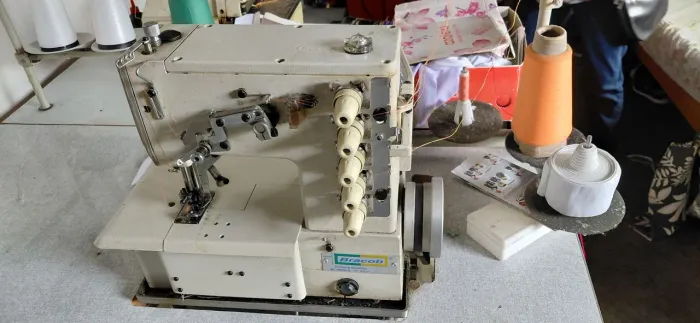 Máquina de costura Galoneira industrial