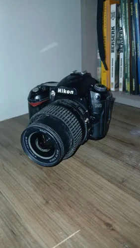Nikon D90 + lente 18-55mm