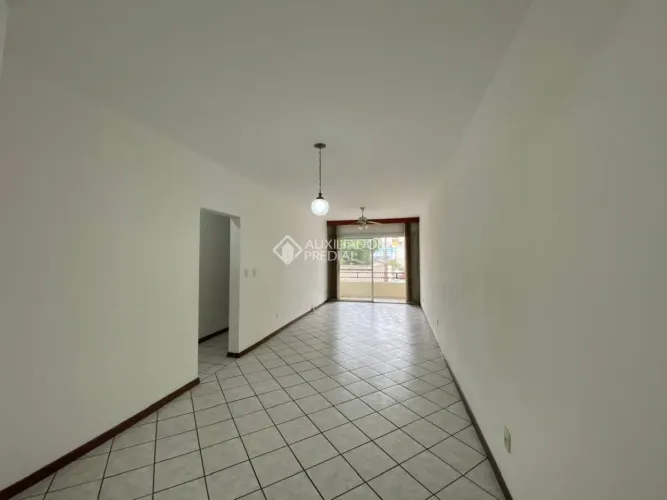 Amplo apartamento de 3 quartos no Balneário Estreito