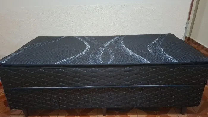 CAMA BOX DE SOLTEIRO // APENAS COM 25 DIAS DE USO ///