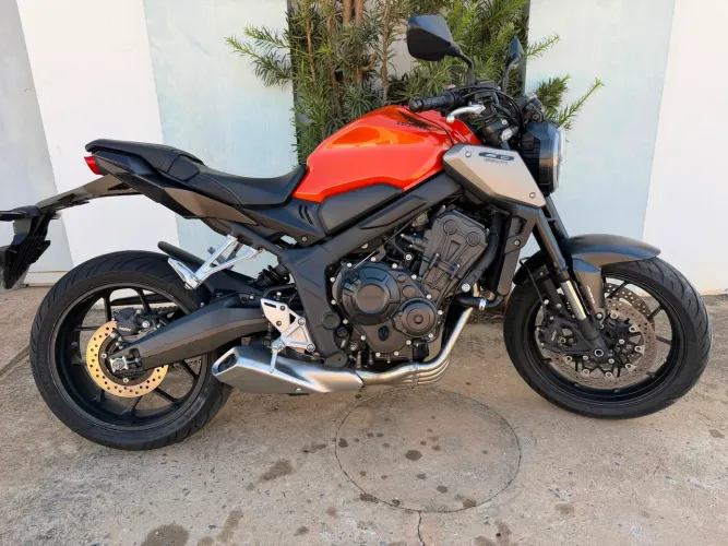 Cb 650 2024 baixa km único dono!!!