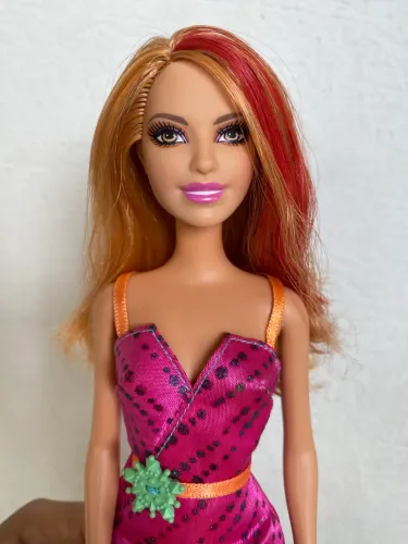 Boneca Barbie Summer Fashionista 