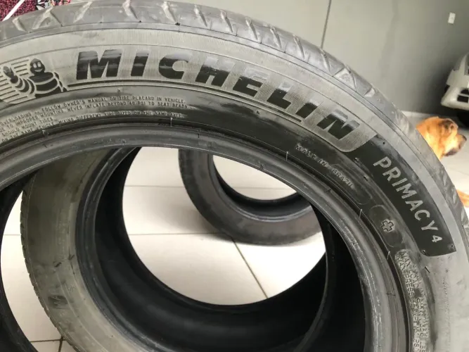 Vendo jogo com 4 pneus Michelin Primacy 4