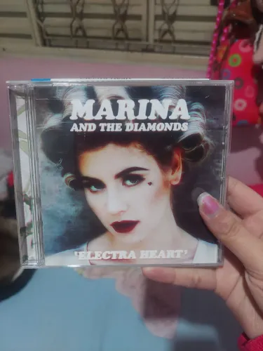CD Marina and the Diamonds Electra Heart importado EUA