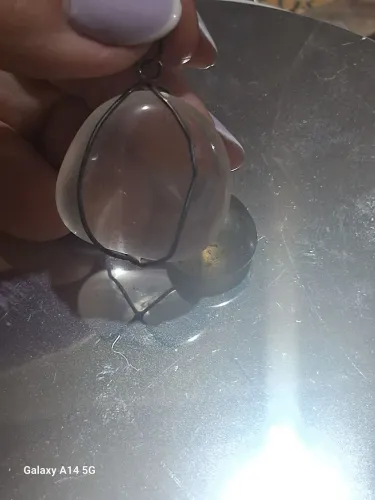 Pingente de Quartzo Branco com estrutura de prata. Feito a mão.