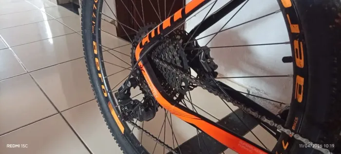 Bicicleta colli aro 29 quadro 18.   Suspensão a Ar