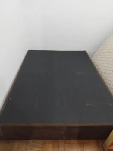Vendo cama box casal com colchão. Em bom estado pra desocupar espaço.