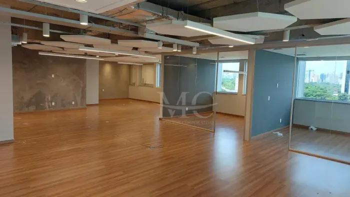 SALA MOBILIADA METRO FARIA LIMA