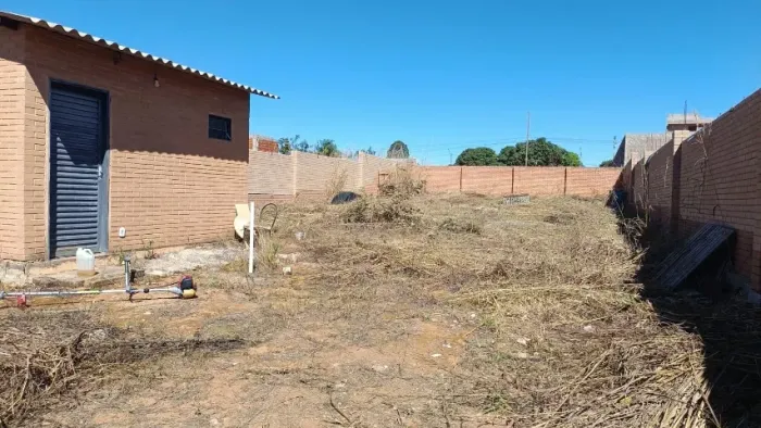 Lote 400 metros 100% murado e com pequena construção