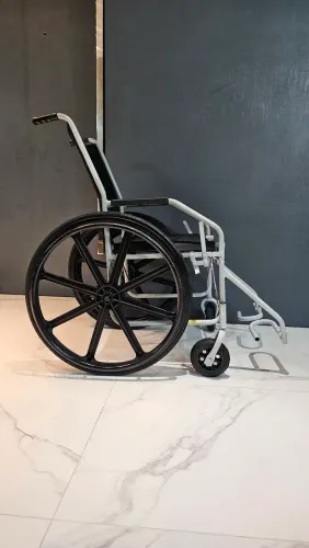 Cadeira de rodas REVISADA E HIGIENIZADA 