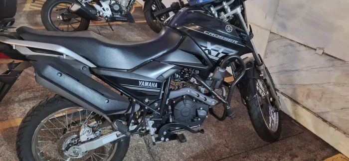Vendo Moto muito conservada, pouco rodada. Excelente estado. Particular, não aceito troca.