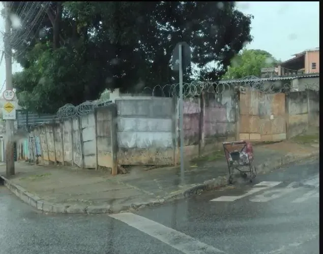 Lote no Bairro Glória excelente para investidor.