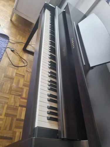 Piano YAMAHA CLAVINOVA CLP 430 P com banco original OUQUÍSSIMO USADO. EXCELENTE  PARCELO