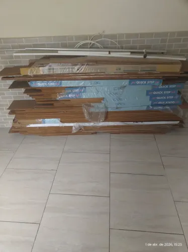 +25 metros quadrados de piso laminado de encaixe  Quick Step (usados e novos).!!