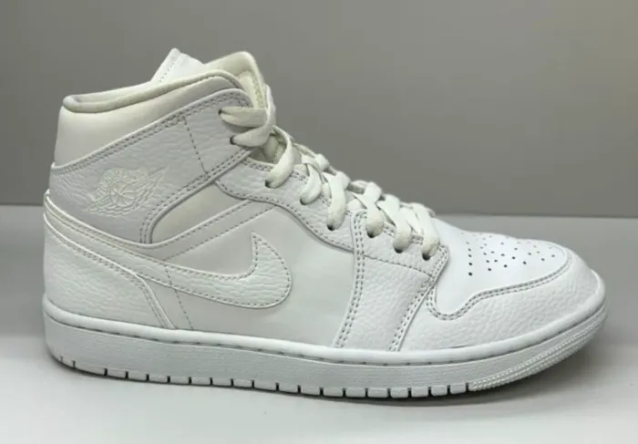 Air jordan mid triple white
