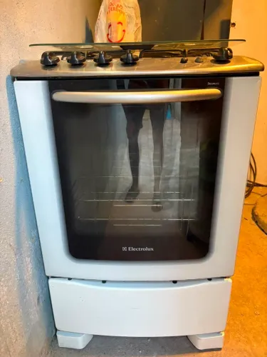 Fogão eletrolux 4 bocas em ótimo estado tudo funcionando novinho 
