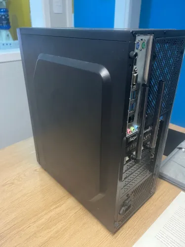PC Gamer / Trabalho Ryzen 7 5700 + RX 580 8GB + 16GB RAM + SSD 480GB (Wi-Fi 5G/Bluetooth)